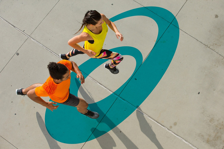 Asics專業定制跑步鞋重塑品牌形象，定位為體育運動的樂趣